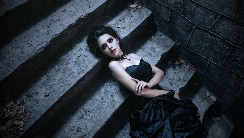 Gothic Mädchennamen Liste mit eleganten schwarzen Rosen und viktorianischer Ästhetik